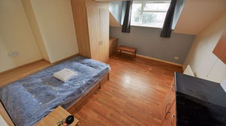 1 bedroom Studio in Flat 11, Leeds - Photo 3