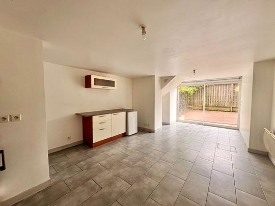 A LOUER - T3 RENOVE AVEC SON PETIT JARDIN AU CALME DE PROCE - Photo 1