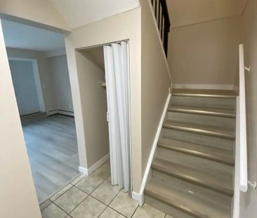 Riviera Garden 1, 2 & 3 bedrooms! Updated Units with Insuite Laundr... - Photo 4
