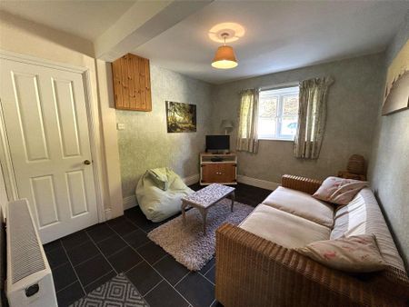 5 bedroom detached house to rent - Photo 2