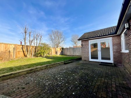 4 bedroom Detached Bungalow to let - Photo 2