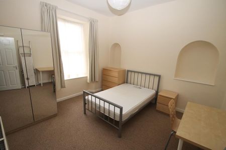 3 bedroom ground floor flat to rent - Photo 3