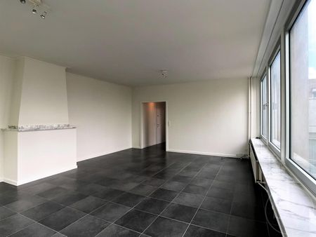 Appartement met 2 slaapkamers, balkon en garage. - Photo 3