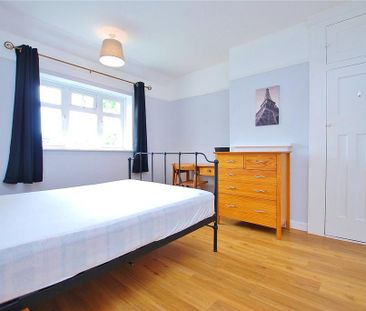 4 bedroom semi-detached house to rent - Photo 4