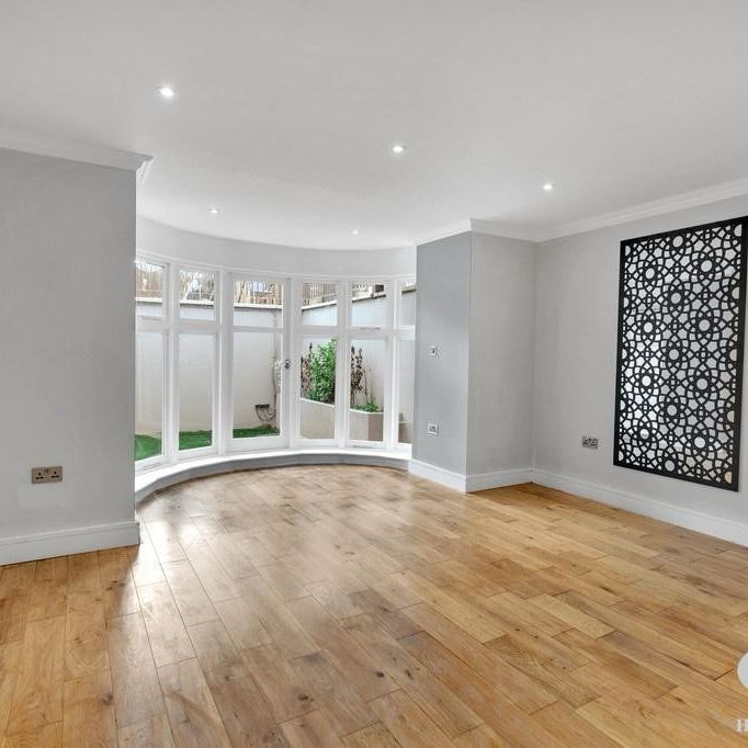 Castlebar Road, London - Photo 1