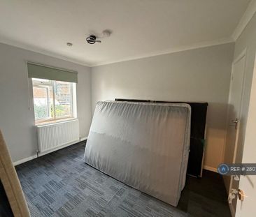 1 bedroom in a house share to rent - Photo 6