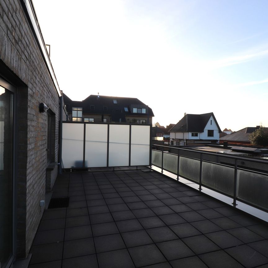 Een appartement op de 1ste verdieping rechts met 2 slaapkamers, terras, garage en autostaanplaats. - Foto 1