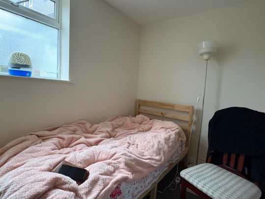 2 bedroom Flat To Let - Photo 1