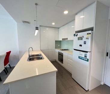 Modern 1 Bedrooms 1 Bath Apartment Prime Location! - Photo 5