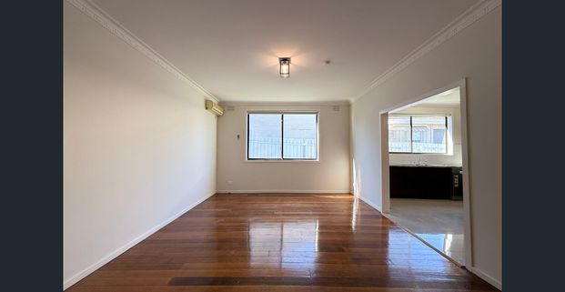 Spacious Three-Bedroom Gem in the Heart of Kew - Photo 1