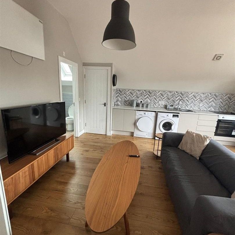 166 Gloucester Road, Patchway - Photo 1