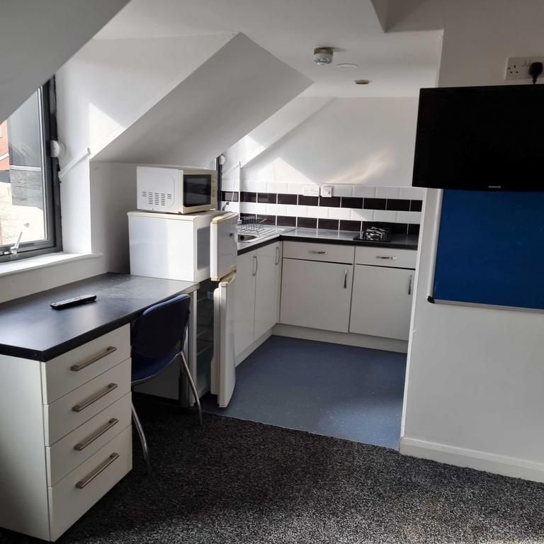 Studio to rent - Photo 1
