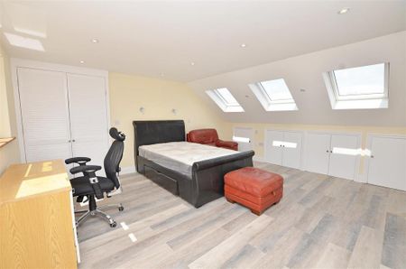 6 bedroom semi-detached house to rent - Photo 5