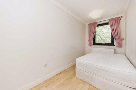 3 bedroom flat to rent - Photo 4