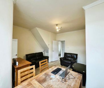 4 bedroom terraced house to rent - Photo 1