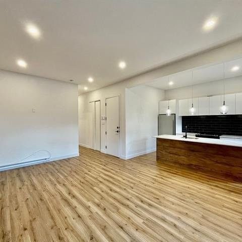 2013 Rue Wellington, #A - Photo 1