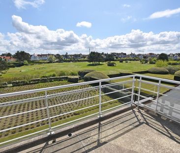 Prachtig zuidgerichte hoek-penthouse met zicht op de Minigolf in hartje Zoute! - Photo 1