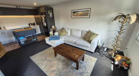 Architecturally designed townhouse - Photo 5