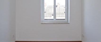 3-Raum • Fussbodenheizung • Südbalkon • Tageslichtbad • Stellplatz • Nussbaumlaminat • Anschauen !!! - Photo 1