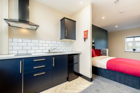 Crown House, Nuneaton, CV11 4BX - Photo 4