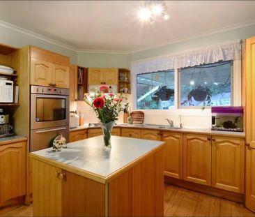 $580/w Spacious 3 Bed Family Home in Great Location - Photo 3