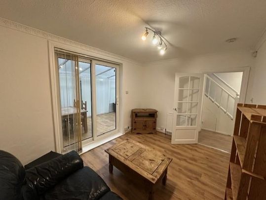 4 bedroom semi-detached house to rent - Photo 1