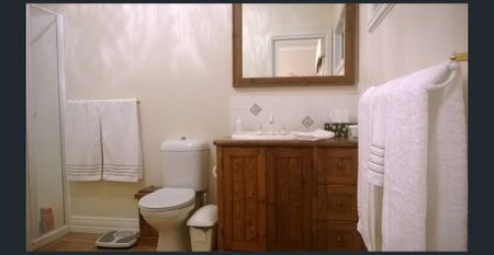 Delightful, well appointed accommodation set in a picturesque and quiet country estate (see photos) - Photo 4