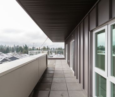 537 Foster Avenue, Coquitlam - Photo 3