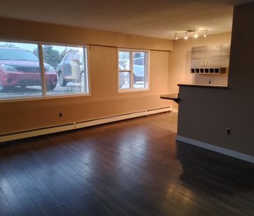 405 LORNE ST N 2 BEDS - Photo 1