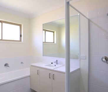 Spacious & Modern Family Home in Pimpama! - Photo 4