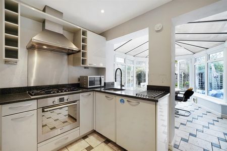 Semi-Detached House To Let - Photo 3