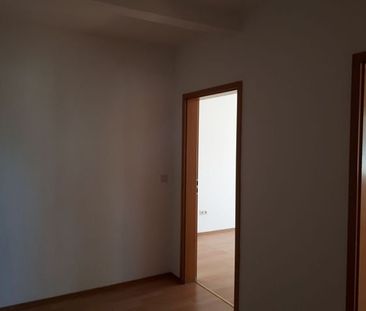 GerÃ¤umige 3 Raum Wohnung in Zwickau zu vermieten - Photo 1