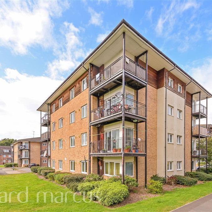 Blackburn Way, Hounslow - Photo 1