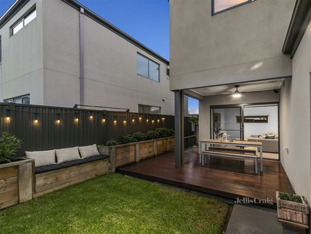 2 Hammersmith Way, Cranbourne East - Photo 3