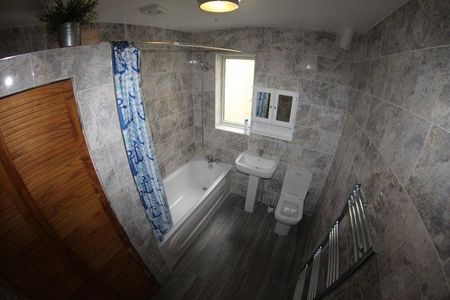 1 bedroom in a house share to rent - Photo 4