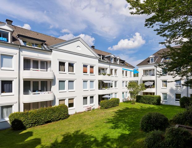 Hell & sehr gepflegt! 2-Zi.-Wohnung mit Loggia & Stellplatz - Photo 1