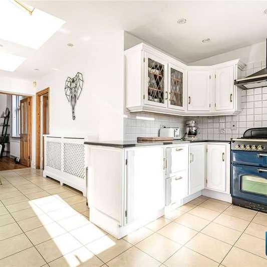 Crescent West, Hadley Wood, Hertfordshire, EN4 - Photo 1