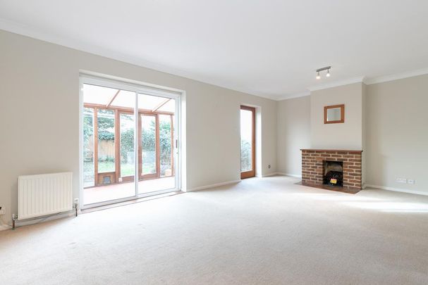 4 bedroom semi-detached house to rent - Photo 1