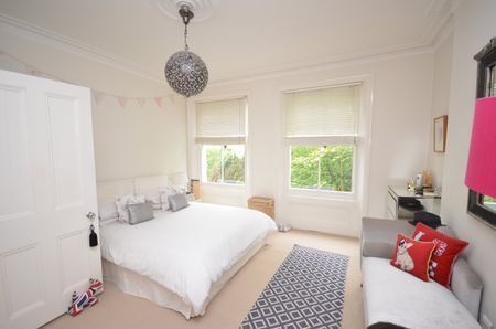 Flat to rent - Burnt Ash Road, Lee, SE12 - Photo 2