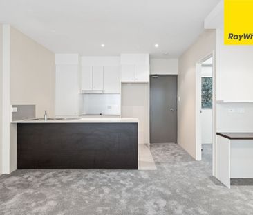 Stylish, spacious and sunlit two-bedroom apartment - Photo 2