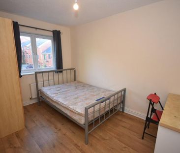 3 bedroom terraced house to rent - Photo 3