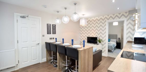 🌟Premium Off-Suite Shower Room🌟 Bedroom B - Photo 2