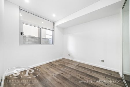 Luxury 1 Bedroom Apartment - Photo 3