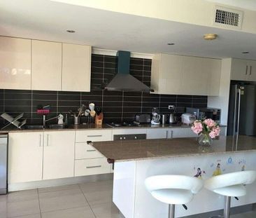 Spacious, Modern Townhouse - Photo 5