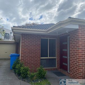 Well presented 3 Bedroom Unit - Photo 3