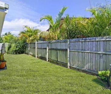 Modern 2-Bedroom Unit with Courtyard, Moments from the Beach - Photo 2