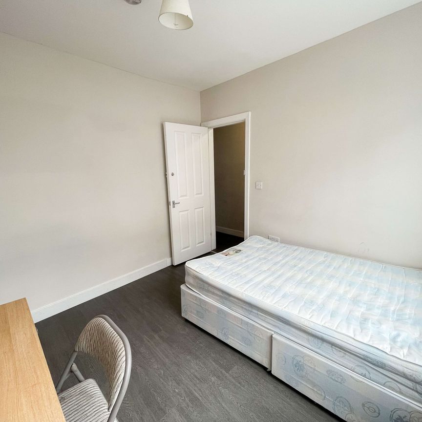 Baxter Street, Brighton - LOVELY STUDENT PROPERTY - Photo 1