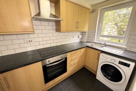 2 Bed, First Floor Flat - Photo 3