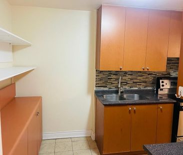 For Lease - 3025 The Credit Woodlands Road Unit# 330, Mississauga, ... - Photo 4