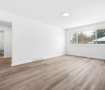 For Lease - 896 Pinewood Crescent Unit# 1, Britannia Heights - Quee... - Photo 1